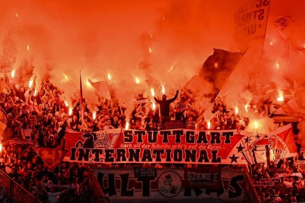 Bilder des Jahres 2024, Sport 05 Mai Sport Themen der Woche KW19 10.05.2024, Augsburg, Germany, WWK Arena, FC Augsburg vs VfB Stuttgart - 1.Bundesliga, . VfB Fans mit Pyrotechnik (Foto H. Langer) DFB DFL REGULATIONS PROHIBIT ANY USE OF PHOTOGRAPHS AS IMAGE SEQUENCES AND OR QUASI-VIDEO. Augsburg WWK Arena Germany
