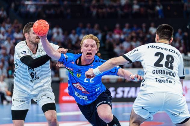 Bilder des Jahres 2024, Sport 05 Mai Sport Themen der Woche KW21 Sport Bilder des Tages Hendrik Pekeler (THW Kiel, 61), Gustav Davidsson (Rhein-Neckar Loewen, 22), Eduardo Gurbindo Martinez (THW Kiel, 28) GER, THW Kiel vs. Rhein-Neckar Loewen, Handball, Bundesliga, Spieltag 30, Saison 2023 2024, 16.05.2024 GER, THW Kiel vs. Rhein-Neckar Loewen, Handball, Bundesliga, Spieltag 30, Saison 2023 2024, 16.05.2024 Kiel Copyright: xEibner-Pressefoto MarcelxvonxFehrnx EP_MFN