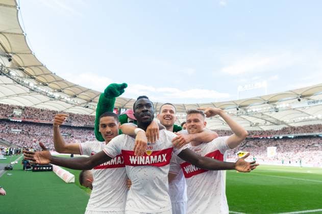 Bilder des Jahres 2024, Sport 05 Mai Sport Themen der Woche KW21 Sport Bilder des Tages Tor zum 4:0 durch Silas Mvumpa Katompa (VfB Stuttgart, 14) jubel mit Enzo Millot (VfB Stuttgart, 08), Waldemar Anton (VfB Stuttgart, 02), Maximilian Mittelstaedt (VfB Stuttgart, 07) VfB Stuttgart vs. Borussia Moenchengladbach, Fussball, Herren, 1. Bundesliga, 34. Spieltag, Saison 23 24, GER, 18.05.2024, DFL DFB REGULATIONS PROHIBIT ANY USE OF PHOTOGRAPHS AS IMAGE SEQUENCES AND OR QUASI-VIDEO, VfB Stuttgart vs. Borussia Moenchengladbach, Fussball, Herren, 1. Bundesliga, 34. Spieltag, Saison 23 24, GER, 18.05.2024 Stuttgart Copyright: xEibner-Pressefoto WolfgangxFrankx EP_WFK