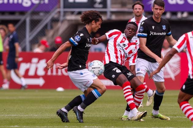 2024-05-19 Sparta Rotterdam v SC Heerenveen - Dutch Eredivisie ROTTERDAM, NETHERLANDS - MAY 19: Metinho of Sparta Rotterdam battles for the ball with Charlie Webster of sc Heerenveen during the Dutch Eredivisie match between Sparta Rotterdam and SC Heerenveen at Sparta-stadion Het Kasteel on May 19, 2024 in Rotterdam, Netherlands. (Photo by Hans van der Valk BSR Agency) Rotterdam Netherlands Content not available for redistribution in The Netherlands directly or indirectly through any third parties. Copyright: xBSRxAgencyx