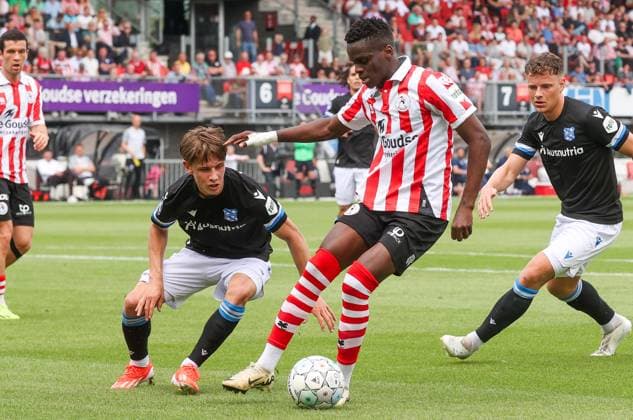 2024-05-19 Sparta Rotterdam v SC Heerenveen - Dutch Eredivisie ROTTERDAM, NETHERLANDS - MAY 19: Metinho of Sparta Rotterdam is challenged by Oliver Braude of sc Heerenveen, Syb van Ottele of sc Heerenveen during the Dutch Eredivisie match between Sparta Rotterdam and SC Heerenveen at Sparta-stadion Het Kasteel on May 19, 2024 in Rotterdam, Netherlands. (Photo by Hans van der Valk BSR Agency) Rotterdam Netherlands Content not available for redistribution in The Netherlands directly or indirectly through any third parties. Copyright: xBSRxAgencyx