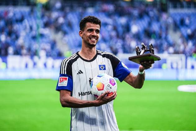 Bilder des Jahres 2024, Sport 05 Mai Sport Themen der Woche KW21 Sport Bilder des Tages Robert Glatzel (Hamburger SV, 09) bekommt Torjaegerkanone GER, Hamburger SV vs. 1. FC Nuernberg, Fussball, 2. Bundesliga, Spieltag 34, Saison 2023 2024, 19.05.2024 DFL REGULATIONS PROHIBIT ANY USE OF PHOTOGRAPHS AS IMAGE SEQUENCES AND OR QUASI-VIDEO GER, Hamburger SV vs. 1. FC Nuernberg, Fussball, 2. Bundesliga, Spieltag 34, Saison 2023 2024, 19.05.2024 Hamburg Copyright: xEibner-Pressefoto MarcelxvonxFehrnx EP_MFN