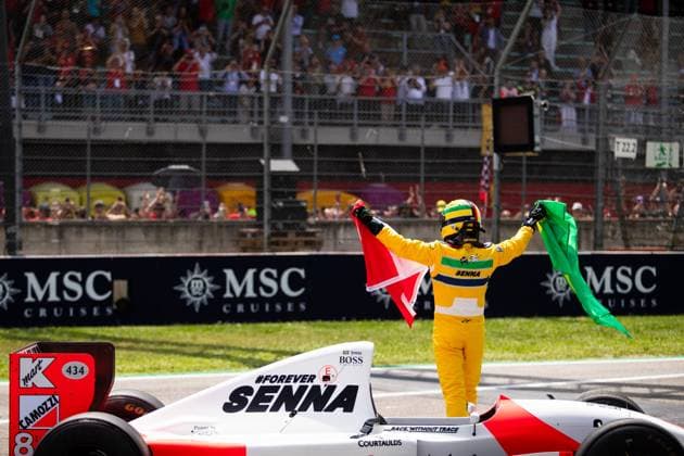 Bilder des Jahres 2024, Sport 05 Mai Sport Themen der Woche KW21 Sebastian Vettel (DEU) drives the McLaren MP4-8 on tribute of the 30th anniversary of Ayrton Senna fatal accident, F1 Grand Prix of Emilia-Romagna at Autodromo Internazionale Enzo e Dino Ferrari on May 19, 2024 in Imola, Italy. (Photo by HOCH ZWEI) Imola Italy