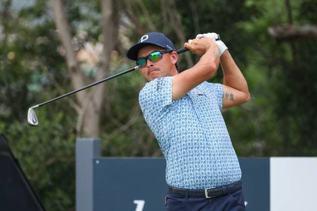 FORT WORTH, TX - MAY 24: Rickie Fowler (USA) hits from the 9th tee during the Charles Schwab Challenge on May 24, 2024 at Colonial Country Club in Fort Worth, TX. (Photo by George Walker Icon Sportswire) GOLF: MAY 24 PGA, Golf Herren Charles Schwab Challenge EDITORIAL USE ONLY Icon240524042