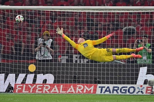 Bilder des Jahres 2024, Sport 05 Mai Sport Themen der Woche KW21 Sport Bilder des Tages 25.05.2024, xjrdrx, Fussball DFB Pokal Finale 2023 24, 1.FC Kaiserslautern - Bayer 04 Leverkusen emspor, v.l. Julian Krahl (1. FC Kaiserslautern) (DFL DFB REGULATIONS PROHIBIT ANY USE OF PHOTOGRAPHS as IMAGE SEQUENCES and or QUASI-VIDEO) Berlin