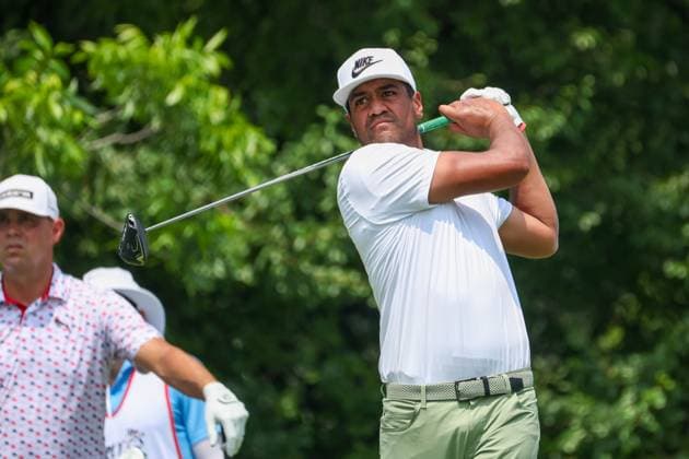 FORT WORTH, TX - MAY 25: Tony Finau (USA) hits from the 12th tee during the Charles Schwab Challenge on May 25, 2024 at Colonial Country Club in Fort Worth, TX. (Photo by George Walker Icon Sportswire) GOLF: MAY 25 PGA, Golf Herren Charles Schwab Challenge EDITORIAL USE ONLY Icon24052559