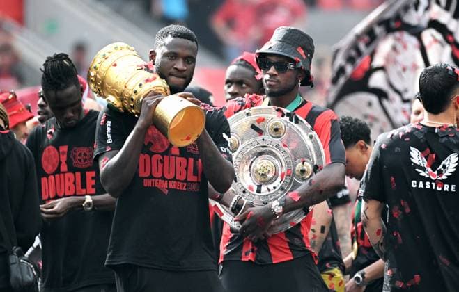 Fussball, , Deutschland, Herren, Saison 2023 2024, Coming Home, BayArena Leverkusen, Bayer Leverkusen feiert das Double; Victor Boniface (LEV) und Edmond Tapsoba (LEV) mit der Meisterschale und dem DFB Pokal. Jubel, Freude, Aktion. DFB DFL REGULATIONS PROHIBIT ANY USE OF PHOTOGRAPHS AS IMAGE SEQUENCES AND OR QUASI-VIDEO