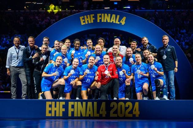 Bilder des Jahres 2024, Sport 06 Juni Sport Themen der Woche KW22 Sport Bilder des Tages Budapest, Ungarn: Handball EHF CL Final 4 - Finale - Györi Audi ETO KC - SG BBM Bietigheim die Mannschaft von Bietigheim mit der Silbermedaille Budapest MVM Dome Ungarn