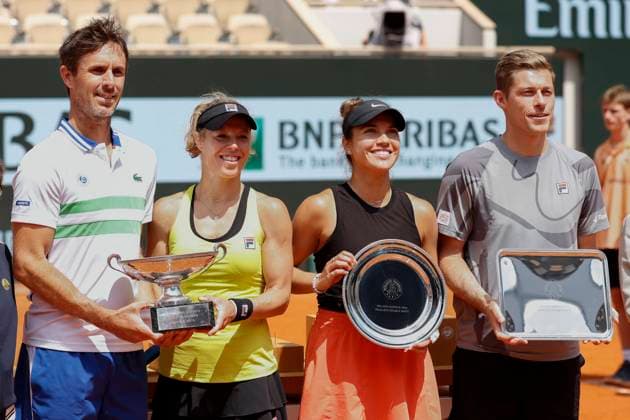 Bilder des Jahres 2024, Sport 06 Juni Sport Themen der Woche KW23 Sport Bilder des Tages L-R. Laura Siegemund, Edouard Roger-Vasselin und Finalisten Desirae Krawczyk, Neal Skupski, Mixed Doubles, Siegerehrung, Praesentation Tennis - French Open 2024 - Roland Garros - Paris - - France - 6 June 2024. Copyright: xJuergenxHasenkopfx