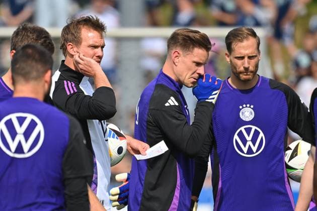 Bundestrainer Julian NAGELSMANN (GER), Torwart Marc Andre TER STEGEN (GER),, Torwart Oliver BAUMANN (GER) Oeffentliches Training, Deutsche Fussball Nationalmannschaft,Trainingslager in Herzogenaurach am 10.06.2024 Â