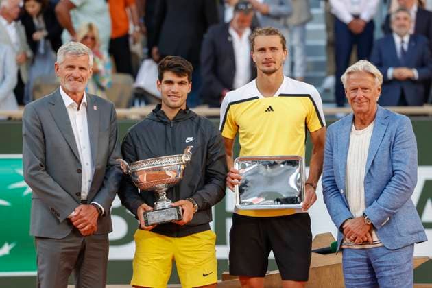 FFT Praesident Gilles Moretton, Carlos Alcaraz (ESP) mit dem Pokal, Trophäe, Finalist Alexander Zverev und Tennis Legende Bjorn Borg, Siegerehrung, Praesentation Tennis - French Open 2024 - Roland Garros - Paris - - France - 9 June 2024. Copyright: xJuergenxHasenkopfx