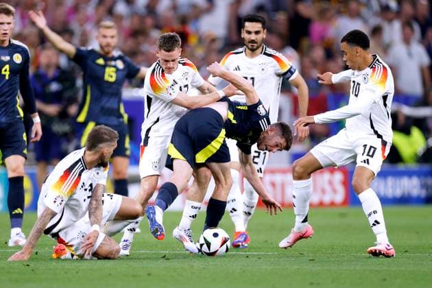 Bilder des Jahres 2024, Sport 06 Juni Sport Themen der Woche KW24 WIRTZ Florian Team Deutschland mit MUSIALA Jamal und CHRISTIE Ryan UEFA Fussball Eueropameisterschaften 2024 in Deutschland Eroeffnungsspiel Deutschland - Schottland am 14.06. 2024in München DFL REGULATIONS PROHIBIT ANY USE OF PHOTOGRAPHS as IMAGE SEQUENCES and or QUASI-VIDEO Copyright: xLacixPerenyix