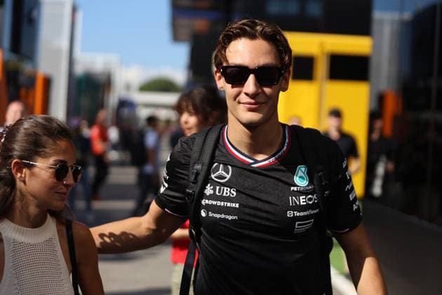 22.06.2024, xrarjax, Motorsport FIA Formel 1, Großer Preis von Spanien emspor, v.l. George Russell (Mercedes AMG Petronas) Startnummer 63 mit Freundin Carmen Montero Mundt (DFL DFB REGULATIONS PROHIBIT ANY USE OF PHOTOGRAPHS as IMAGE SEQUENCES and or QUASI-VIDEO) Barcelona