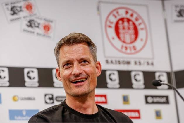 Sport Bilder des Tages Cheftrainer Alexander Blessin ( Pauli ) Deutschland , Hamburg , Millerntorstadion , Fussball , Bundesliga , Fussball Bundesliga , FC St. Pauli , Vorstellung von Cheftrainer Alexander Blessin