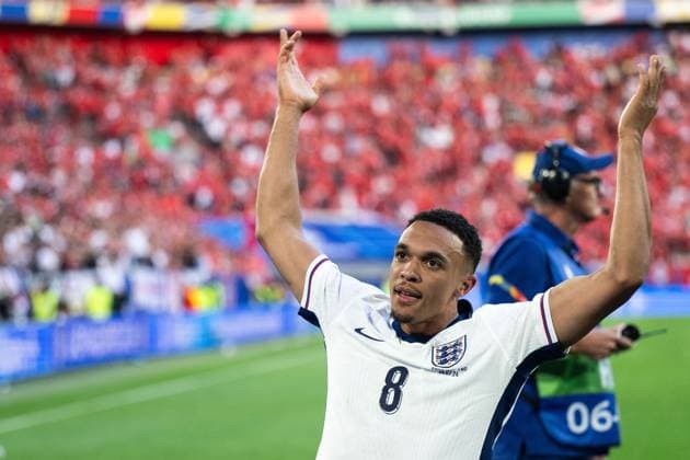 240706 Trent Alexander-Arnold of England celebrates after the UEFA EURO, EM, Europameisterschaft,Fussball 2024 Football Championship quarterfinal between England and Switzerland on July 6, 2024 in Düsseldorf. Photo: Mathias Bergeld BILDBYRAN kod MB MB0943 fotboll football soccer fotball fotbolls-em europamästerskap em uefa euro uefa european football championship euro 2024 kvartsfinal quarterfinal quarterfinals england schweiz switzerland bbeng jubel Copyright: MATHIASxBERGELD BB240706MB125