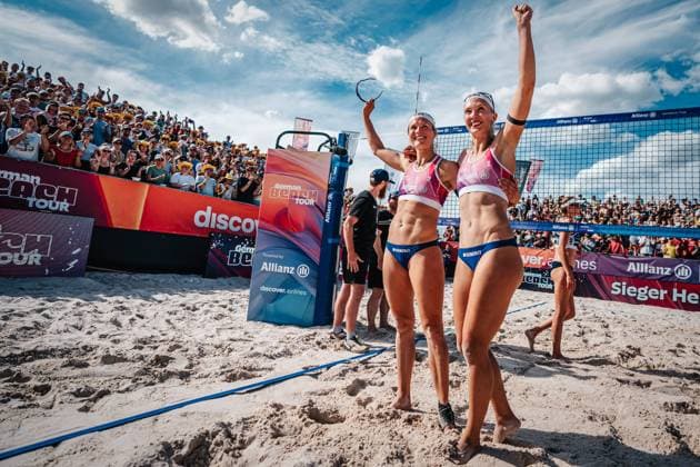 Bilder des Jahres 2024, Sport 07 Juli Sport Themen der Woche KW27 Sport Bilder des Tages Beachvolleyball Frauen Allianz German Beach Tour 2024 Tourstop Heidelberg 07.07.2024 v.l. Kim van de Velde und Sandra Ittlinger gewinnen das Turnier in Heidelberg Heidelberg Messplatz Baden-Wüttemberg Deutschland