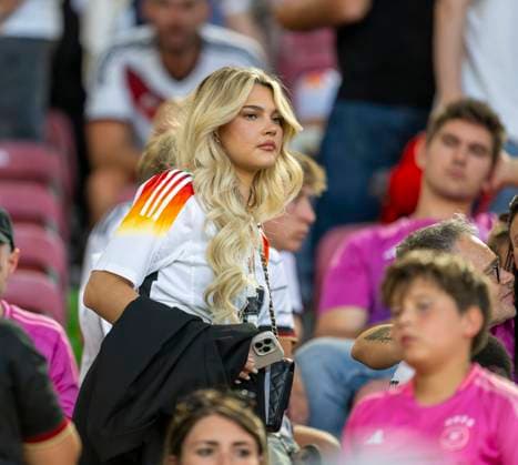 05.07.2024, Fussball UEFA EURO, EM, Europameisterschaft,Fussball 2024, Viertelfinale, Spanien - Deutschland, in der Stuttgart-Arena. Influencerin Lea Prinz (Deutschland) Freundin von Maximilian Mittelstädt auf der Tribüne.