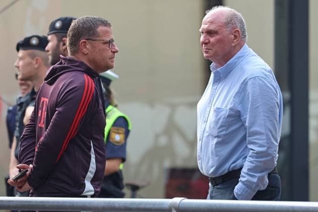 Uli Hoeness, Sportvorstand Max Eberl, Gespraech, besprechung, Portraet, Portrait, Fussball FC Rottach-Egern - FC Bayern Muenchen Testspiel Sportplatz in Rottach-Egern 24.07.2024 FOTO: Mladen Lackovic LakoPress