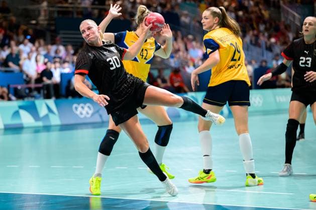 Bilder des Jahres 2024, Sport 07 Juli Sport Themen der Woche KW30 Sport Bilder des Tages Paris, Frankreich: Handball Frauen - Vorrunde Gruppe A - Schweden - Deutschland Jenny Behrend (Deutschland) Paris South Paris Arena 6 Frankreich