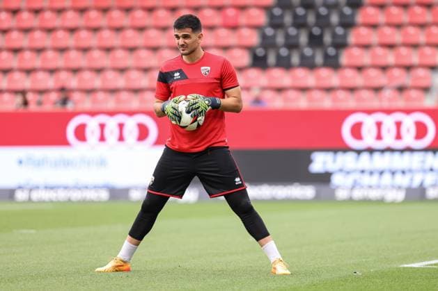 3. Liga; FC Ingolstadt 04 - SV Waldhof Mannheim; Torwart Simon Simoni (41, FCI) vor dem Spiel 3. Liga - FC Ingolstadt 04 Saison 2024 2025 SV Waldhof Mannheim