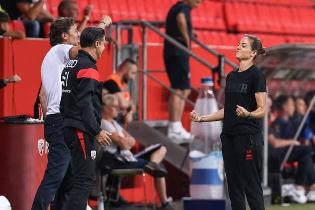 3. Liga; FC Ingolstadt 04 - SV Waldhof Mannheim; Spiel ist aus. Sieg Jubel Freude an der Seitenlinie, Spielerbank Cheftrainerin Sabrina Wittmann (FCI) Co-Trainer Ilia Gurev (FCI) Sportdirektor Ivica Grlic (FCI) Co-Trainer Fabian Reichler (FCI) 3. Liga - FC Ingolstadt 04 Saison 2024 2025 SV Waldhof Mannheim