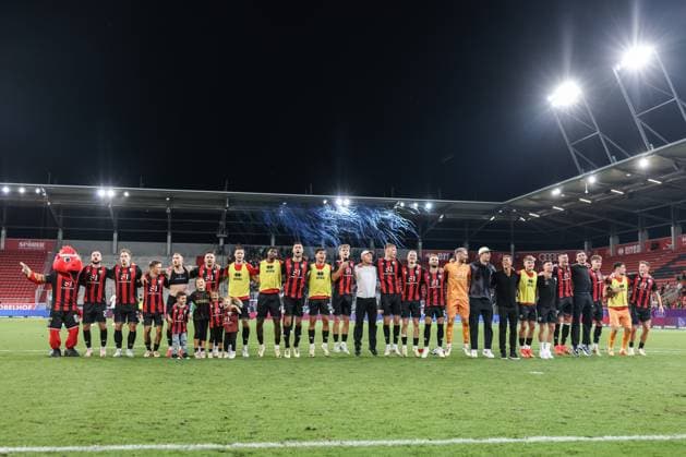 3. Liga; FC Ingolstadt 04 - SV Waldhof Mannheim; Sieg Jubel Freude Tanz Fan Fankurve Banner Fahnen Spruchband Team Mannschaft 3. Liga - FC Ingolstadt 04 Saison 2024 2025 SV Waldhof Mannheim
