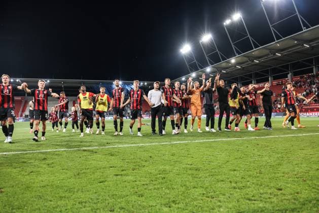 3. Liga; FC Ingolstadt 04 - SV Waldhof Mannheim; Sieg Jubel Freude Tanz Fan Fankurve Banner Fahnen Spruchband Team Mannschaft 3. Liga - FC Ingolstadt 04 Saison 2024 2025 SV Waldhof Mannheim