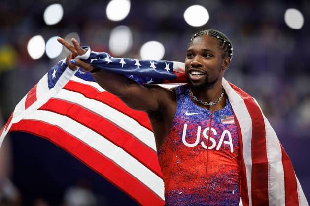 Bilder des Jahres 2024, Sport 08 August Sport Themen der Woche KW31 Olympische Spiele (Leichtathletik); Paris, 04.08.2024 LYLES Noah (United States of America) gewinnt die 100m knapp; Olympische Spiele (Leichtathletik) am 04.08.2024 im Stade de France in Paris (Frankreich). Copyright: xBEAUTIFULxSPORTS AxelxKohringx