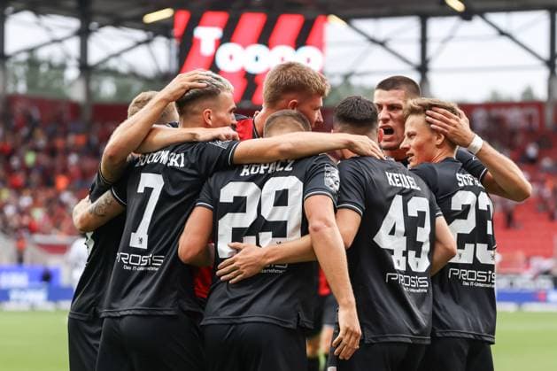 3. Liga; FC Ingolstadt 04 - SV Waldhof Mannheim; Tor Jubel Treffer 1:0 Felix Keidel (43, FCI) Moritz Seiffert (23, FCI) Dennis Borkowski (7, FCI) David Kopacz (29, FCI) Benjamin Kanuric (8, FCI) Mladen Cvjetinovic (19, FCI) 3. Liga - FC Ingolstadt 04 Saison 2024 2025 SV Waldhof Mannheim