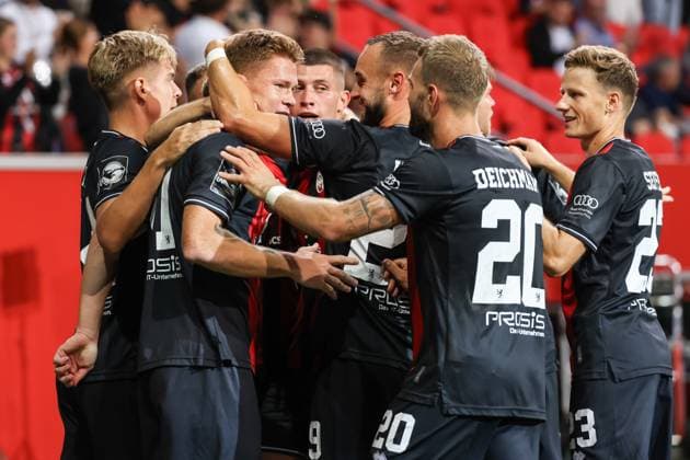 3. Liga; FC Ingolstadt 04 - SV Waldhof Mannheim; Tor Jubel Treffer Sebastian Grönning (11, FCI) 2:0 mit Mladen Cvjetinovic (19, FCI) Dennis Borkowski (7, FCI) Max Dittgen (10, FCI) Max Plath (14 FCI) Simon Lorenz (32, FCI) Yannick Deichmann (20, FCI) Moritz Seiffert (23, FCI) 3. Liga - FC Ingolstadt 04 Saison 2024 2025 SV Waldhof Mannheim