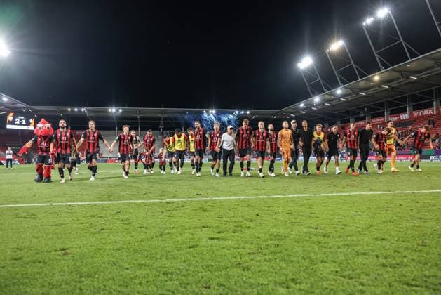 3. Liga; FC Ingolstadt 04 - SV Waldhof Mannheim; Sieg Jubel Freude Spieler bedanken sich bei den Fans mit Tanz und Gesang 3. Liga - FC Ingolstadt 04 Saison 2024 2025 SV Waldhof Mannheim