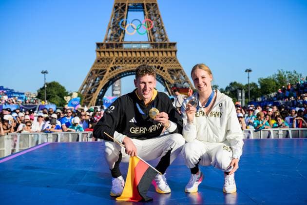 Bilder des Jahres 2024, Sport 08 August Sport Themen der Woche KW32 Sport Bilder des Tages 240805 Lukas Maertens and Isabel Gose of Germany at a Champions Park ceremony during day 10 of the Paris 2024 Olympic Games, Olympische Spiele, Olympia, OS on August 5, 2024 in Paris. Photo: Ludvig Thunman BILDBYRAN kod LT LT0660 olympic games olympics os ol olympiska spel olympiske leker paris 2024 paris-os paris-ol 10 bbeng champions park Copyright: LUDVIGxTHUNMAN BB240805LT093
