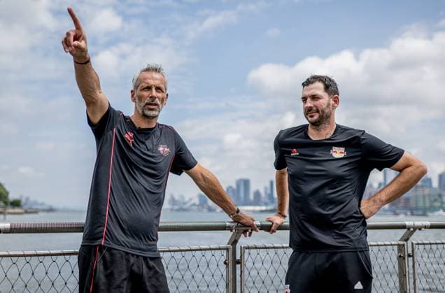 Leipzigs Cheftrainer Trainer Coach Marco Rose und Sandro Schwarz, Trainer bei New York Red Bulls. RB Leipzig - Trainingslager in die USA am 31. Juli 2024. Hotel W Hoboken, New Jersey (USA). US-Tour RB Leipzig - Rose + Schwarz