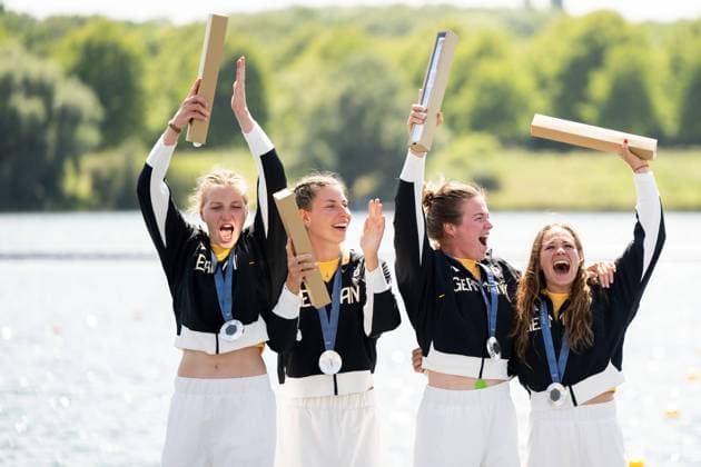 Bilder des Jahres 2024, Sport 08 August Sport Themen der Woche KW32 Sport Bilder des Tages PASZEK Paulina, HAKE Jule Marie, JAGSCH Pauline, BRUESSLER Sarah (Deutschland, Kajak Vierer Damen, 500 Meter) jubeln auf dem Podium bei der Siegerehrung ueber Platz 2 und die Silber Medaille, FRA, Olympische Spiele Paris 2024, Kanu Sprint, 08.08.2024 FRA, Olympische Spiele Paris 2024, Kanu Sprint, 08.08.2024 Vaires sur Marne Copyright: xEibner-Pressefoto Memmlerx EP_MMR