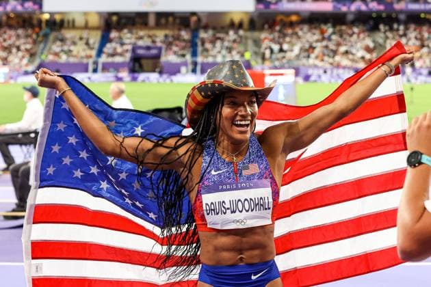 Bilder des Jahres 2024, Sport 08 August Sport Themen der Woche KW32 Sport Bilder des Tages FRA, Olympische Spiele Paris 2024, 08.08.2024, Damen Weitsprung Finale Olympiasiegern Tara Davies Woodhall gewinnt Gold und jubelt mit der USA Flagge und Cowboy Hut FRA, Olympische Spiele Paris 2024, 08.08.2024, Damen Weitsprung Finale Paris Copyright: xEibner-Pressefoto RogerxBuerkex EP_RBE
