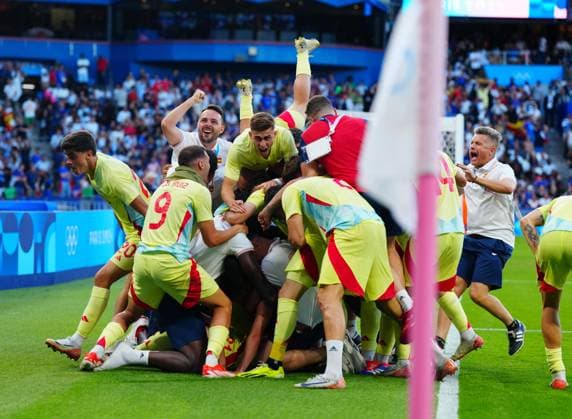 Bilder des Jahres 2024, Sport 08 August Sport Themen der Woche KW32 Sport Bilder des Tages Sergio Camello of Spain celebrates scoring a goal to make it 3-5 during the Olympic Men s Football Final, France v Spain Paris 2024 Olympic Games, Olympische Spiele, Olympia, OS Day Fourteen, Paris, France - 09 Aug 2024 EDITORIAL USE ONLY No use with unauthorised audio, video, data, fixture lists (outside the EU), club league logos or live services. Online in-match use limited to 45 images (+15 in extra time). No use to emulate moving images. No use in betting, games or Copyright: xJavierxGarcia Shutterstockx 14622991dx