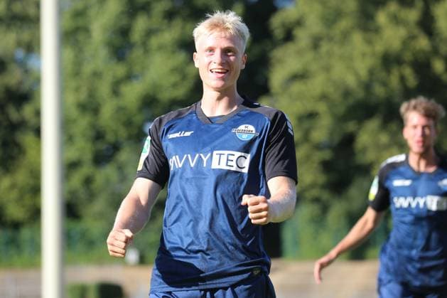 Mönchengladbach, Deutschland 09. August 2024: Regionalliga West - 2024 2025 - Bor. Mönchengladbach U23 vs. SC Paderborn U23 Im Bild: Anton Bäuerle Baeuerle (SC Paderborn U23) jubelt nach seinem Tor zum 0:1 Grenzlandstadion Nordrhein Westfalen Copyright: xFotostandx xVanxderxVeldenx