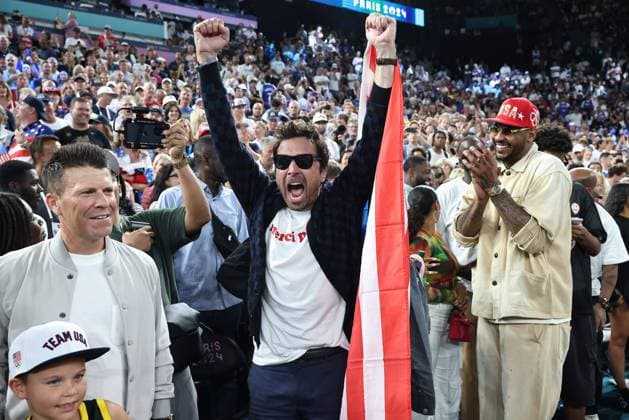 Bilder des Jahres 2024, Sport 08 August Sport Themen der Woche KW32 JEUX OLYMPIQUES PARIS 2024 PHOTOPQR LE PARISIEN LP Fred Dugit ; Paris ; 10 08 2024 ; JO Paris 2024 Paris (XIIe), le 10 08 2024 Arena Bercy Finale de Basketball Hommes France - USA LP Fred Dugit Jimmy Fallon - The Paris 2024 Summer Olympic Games, Olympische Spiele, Olympia, OS (Jul 26-Aug 11, 2024).