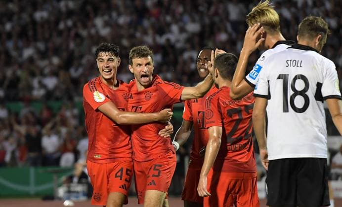 Bilder des Jahres 2024, Sport 08 August Sport Themen der Woche KW33 Sport Bilder des Tages 16.08.2024, xemx, Fussball DFB Pokal 1.Runde, SSV Ulm 1846 - FC Bayern München emspor, v.l. Thomas Mueller (FC Bayern Muenchen) Jubel, Torjubel, celebrate the goal, jubelt ueber das Tor zum 0:1 (DFL DFB REGULATIONS PROHIBIT ANY USE OF PHOTOGRAPHS as IMAGE SEQUENCES and or QUASI-VIDEO) Ulm