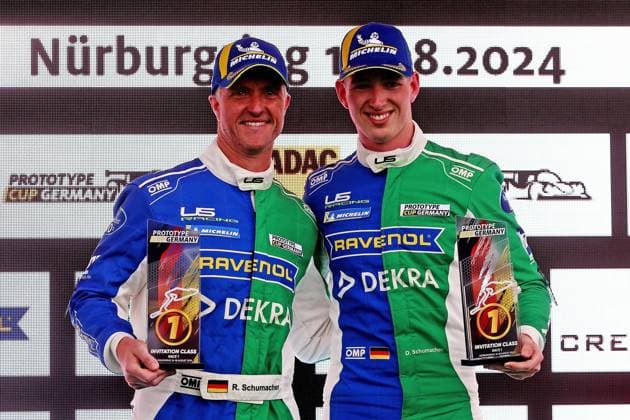 Bilder des Jahres 2024, Sport 08 August Sport Themen der Woche KW33 Sport Bilder des Tages 17.08.2024, xsvx, Motorsport DTM Saison 2024,DTM Rennen Nürburgring emspor, v.l. Ralf Schumacher (US Racing), Ligier-LMP3-Prototyp jubelt ueber den Sieg mit David Schumacher (US Racing) Ligier-LMP3-Prototyp Siegerehrung Podium (DTM REGULATIONS PROHIBIT ANY USE OF PHOTOGRAPHS as IMAGE SEQUENCES and or QUASI-VIDEO) Nürburg