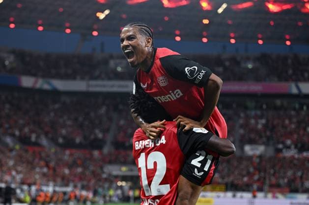 Bilder des Jahres 2024, Sport 08 August Sport Themen der Woche KW33 Sport Bilder des Tages 17.08.2024, Fussball, DFL-Supercup 2024, Saison 2024 2025, Bayer Leverkusen - VfB Stuttgart, Edmond Tapsoba (Bayer Leverkusen) und Amine Adli (Bayer Leverkusen) freuen sich über das Tor zum 1:0. xRHR-FOTO TKx Copyright: RHR-FOTOx RHR-FOTO TK