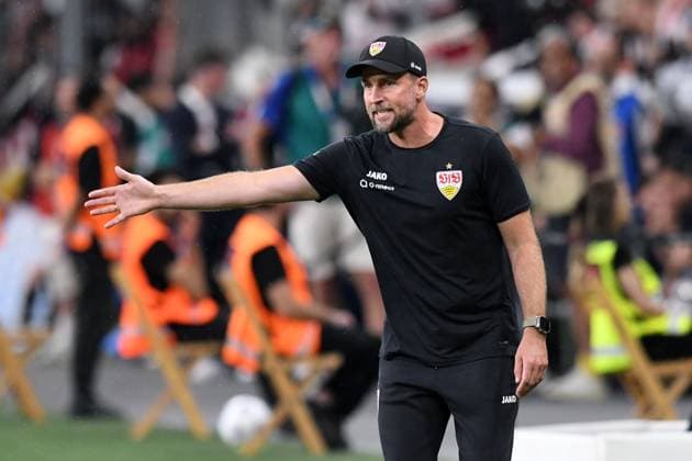 Trainer Sebastian Hoeness ( VFB Stuttgart ) gibt Anweisungen. GER, Bayer 04 Leverkusen vs VFB Stuttgart, Fussball, DFL Supercup Finale, Spielzeit 2024 2025, 17.08.2024 DFL REGULATIONS PROHIBIT ANY USE OF PHOTOGRAPHS AS IMAGE SEQUENCES AND OR QUASI-VIDEO GER, Bayer 04 Leverkusen vs VFB Stuttgart, Fussball, DFL Supercup Finale, Spielzeit 2024 2025, 17.08.2024 Leverkusen Copyright: xEibner-Pressefoto ThomasxThienelx EP_TTL
