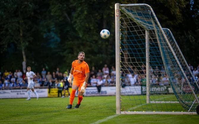 Fussball, Saison 2024 2025, Niederrheinpokal 20.08.2023, 01. Runde, Herren, BW Dingden (weiss) vs. MSV Duisburg (schwarz) v.l.: Hamminkeln Sportanlage BW Dingden Nordrhein-Westfalen Deutschland