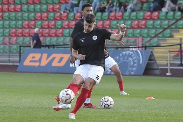 Fußball-Regionalliga Spiel zwischen Rot-Weiß Oberhausen und dem FC Gütersloh im Stadion Niederrhein in Oberhausen ** NUR FÜR REDAKTIONELLE ZWECKE ** EDITORIAL USE ONLY **<p>Moritz Stoppelkamp (10) von RWO beim Fußball-Regionalliga Spiel zwischen Rot-Weiß Oberhausen (weisses Trikot) und dem FC Gütersloh (blaues Trikot) am Freitag den 22. August 2024 im Stadion Niederrhein in Oberhausen Foto : Frank Oppitz FUNKE Foto Services< p> Deutschland NRW Oberhausen Copyright: FrankxOppitz