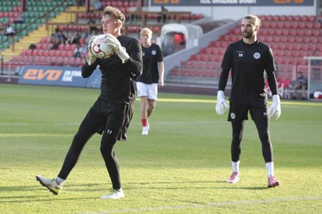 Fußball-Regionalliga Spiel zwischen Rot-Weiß Oberhausen und dem FC Gütersloh im Stadion Niederrhein in Oberhausen ** NUR FÜR REDAKTIONELLE ZWECKE ** EDITORIAL USE ONLY **<p>Kevin Kratzsch (22) von RWO beim Fußball-Regionalliga Spiel zwischen Rot-Weiß Oberhausen (weisses Trikot) und dem FC Gütersloh (blaues Trikot) am Freitag den 22. August 2024 im Stadion Niederrhein in Oberhausen Foto : Frank Oppitz FUNKE Foto Services< p> Deutschland NRW Oberhausen Copyright: FrankxOppitz