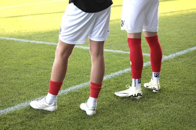 Fußball-Regionalliga Spiel zwischen Rot-Weiß Oberhausen und dem FC Gütersloh im Stadion Niederrhein in Oberhausen ** NUR FÜR REDAKTIONELLE ZWECKE ** EDITORIAL USE ONLY **<p>Spielerbeine beim Fußball-Regionalliga Spiel zwischen Rot-Weiß Oberhausen (weisses Trikot) und dem FC Gütersloh (blaues Trikot) am Freitag den 22. August 2024 im Stadion Niederrhein in Oberhausen Foto : Frank Oppitz FUNKE Foto Services< p> Deutschland NRW Oberhausen Copyright: FrankxOppitz