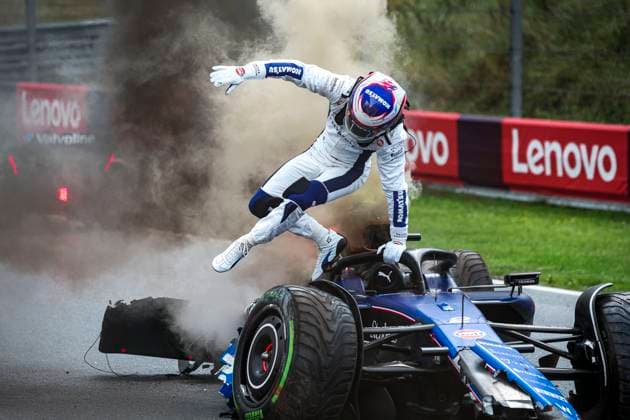 Bilder des Jahres 2024, Sport 08 August Sport Themen der Woche KW34 Sport Bilder des Tages 02 SARGEANT Logan (usa), Williams Racing FW46, action, crash, accident, and fire, feu during the Formula 1 Heineken Dutch Grand Prix 2024, 15th round of the 2024 Formula One World Championship, WM, Weltmeisterschaft from August 23 to 25, 2024 on the Circuit Zandvoort, in Zandvoort, Netherlands - F1 - DUTCH GRAND PRIX 2024 DPPI Panoramic 240824_R15_OLANDA_DP_FG008998_