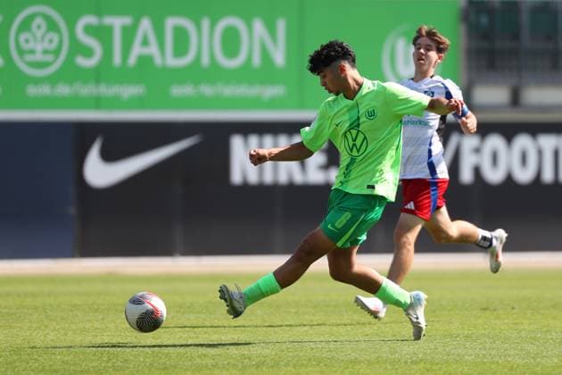 VfL vs. Hamburger SV, A-Junioren BL Wolfsburg, 24.08.2024, FUßBALL - VfL Wolfsburg U19 vs. Hamburger SV U19, A-Junioren Bundesliga Nord Nordost, Saison 2024 25. Darwin Soylu (VfL Wolfsburg U19) Wolfsburg