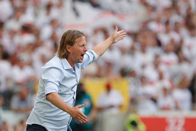 31.08.2024, Deutschland, Stuttgart, Fußball Bundesliga, Saison 2024 2025, VfB Stuttgart vs. 1. FSV Mainz, Trainer Bo Henriksen (Mainz) Gemäß den Vorgaben der DFL Deutsche Fußball Liga ist es untersagt, in dem Stadion und oder vom Spiel angefertigte Fotoaufnahmen in Form von Sequenzbildern und oder videoähnlichen Fotostrecken zu verwerten bzw. verwerten zu lassen.