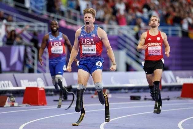 Bilder des Jahres 2024, Sport 09 September Paralympics (Para Leichtathletik); Paris, 06.09.2024 GOLD: WOODHALL Hunter (T62 USA), 400m, SILBER: FLOORS Johannes (T62 GER Para Leichtathletik), rechts; Paralympics (Para Leichtathletik) am 06.09.2024 im Stade de France in Paris (Frankreich). Copyright: xBEAUTIFULxSPORTS AxelxKohringx